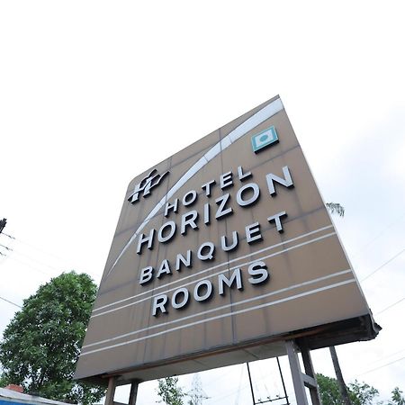 Hotel Horizon & Restaurant Surat Exterior photo