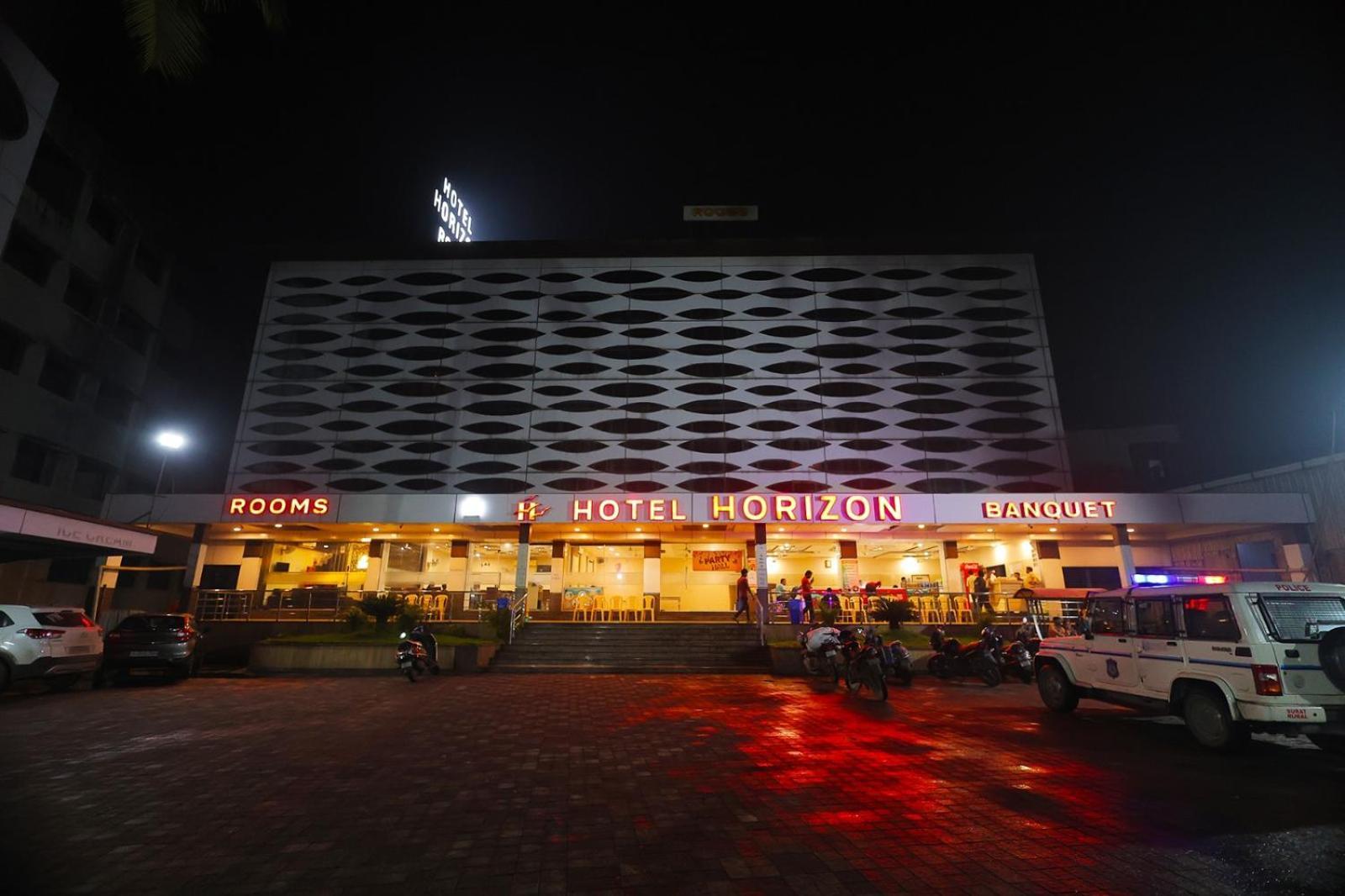 Hotel Horizon & Restaurant Surat Exterior photo